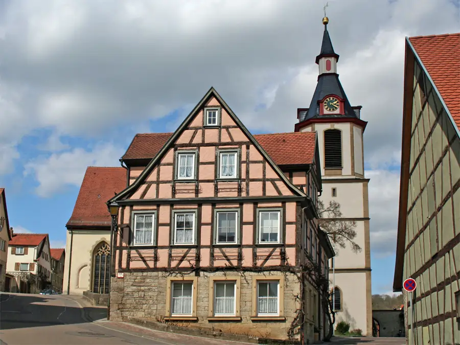 am Kirchplatz St. Peter und Paul von Creglingen