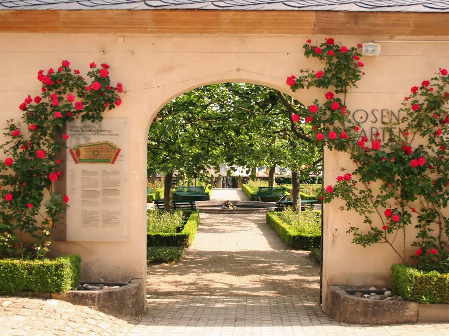 Eingang in den Rosengarten von der Neuen Residenz in Bamberg