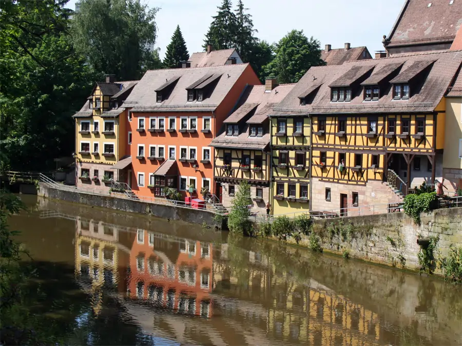 Fluss Rednitz im Ort Stein