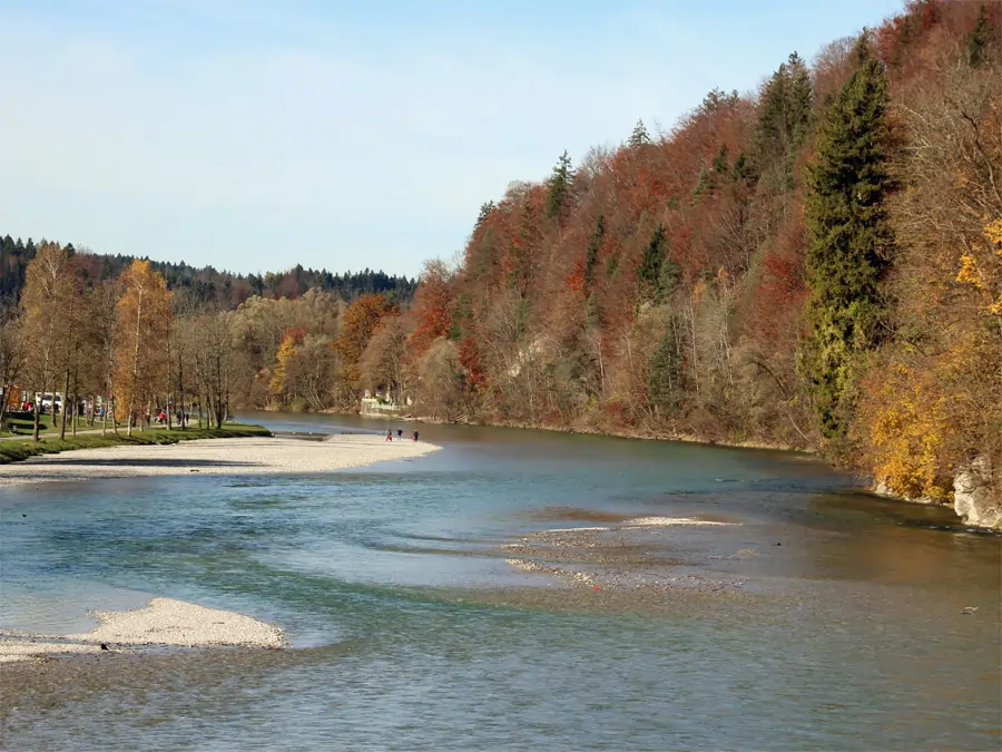 Voralpenfluss Isar in Oberbayern