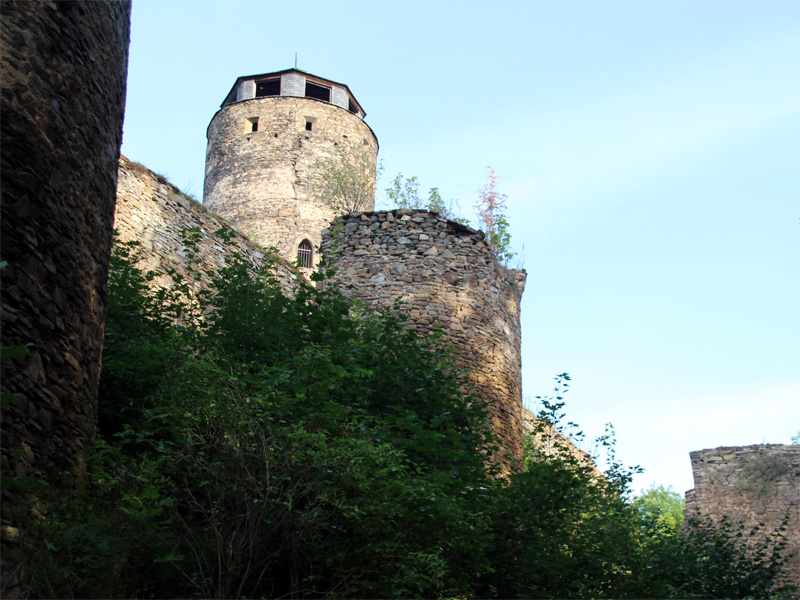 Hrad Hasištejn (Hassenstein) im Böhmischen Erzgebirge