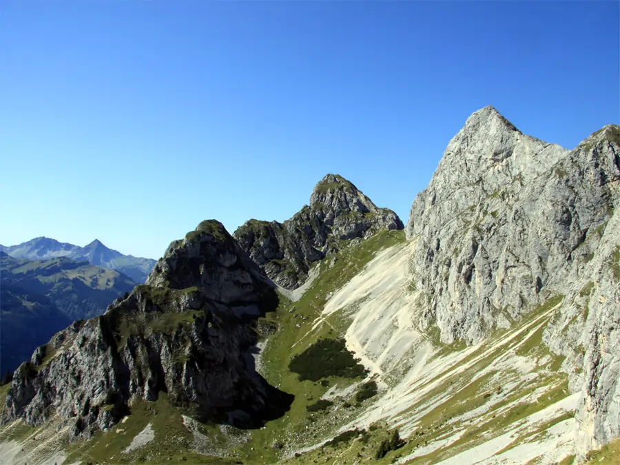Rote Flüh (links) und Gimpel (rechts)