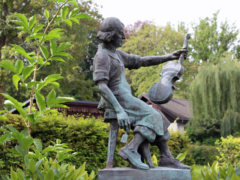 Musiker mit Instrument in Markneukirchen