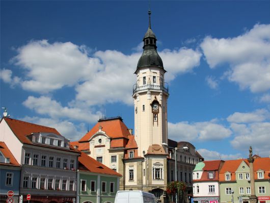 Stadt Bílina (Bilin) liegt am Fluss zwischen Most und Teplice.