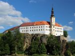 Stadt und Schloss Dĕčin an der Elbe in der Böhmischen Schweiz